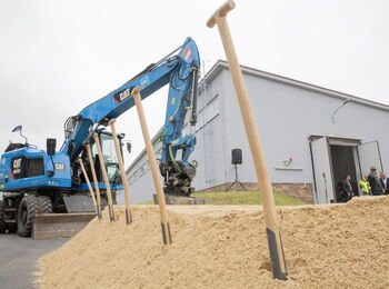 Spatenstich für das Vorhaben „Neubau Trinkwasserverbindungsleitung Wasserwerk Kamenz/Jesau – Milstrich“