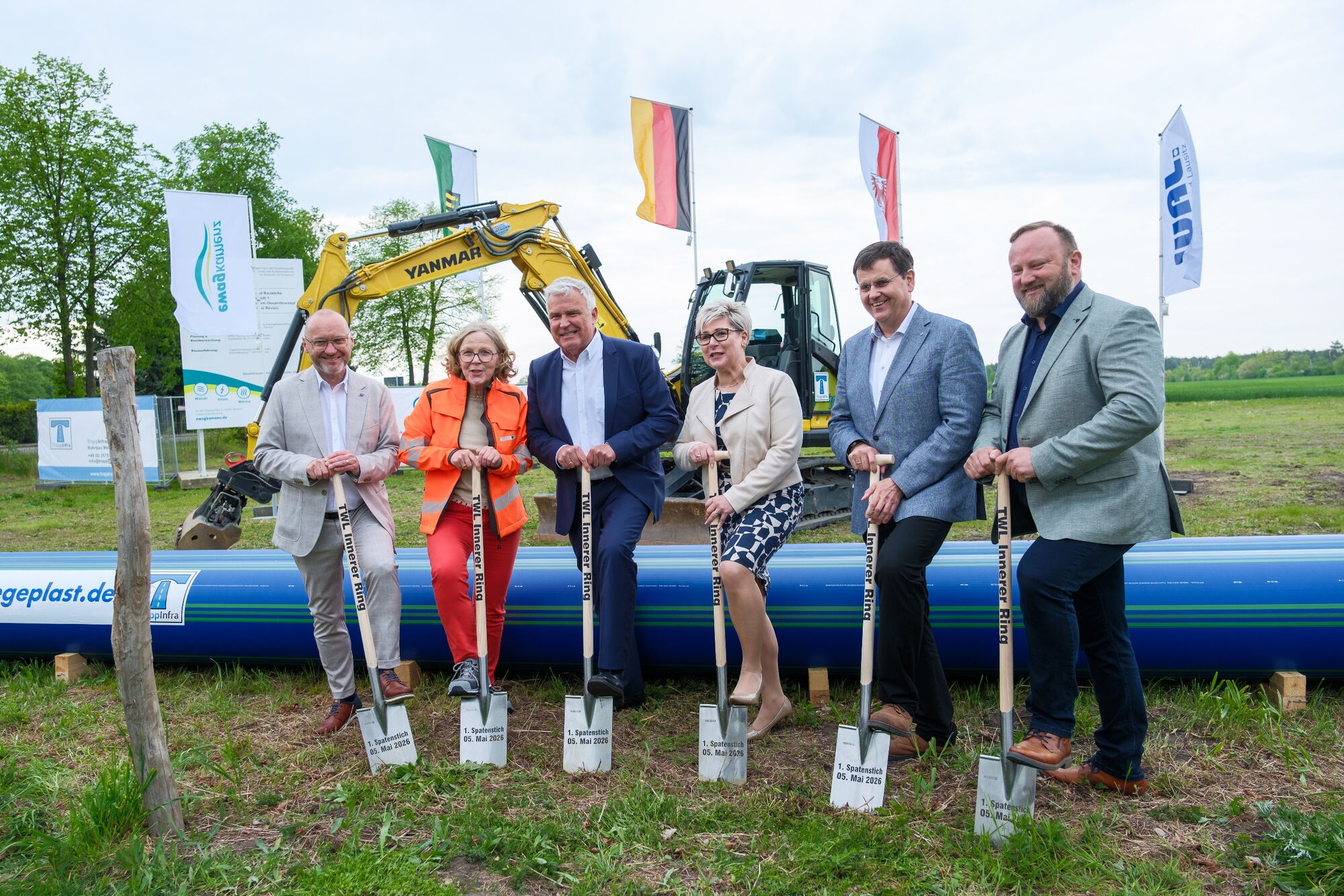 1. Spatenstich am 05. Mai 2026 mit Staatsministerin Regina Kraushaar zur Modernisierung Trinkwasserfernleitung “Innerer Ring” mit Druckerhöhungsanlage und Reinwasserbehälter.