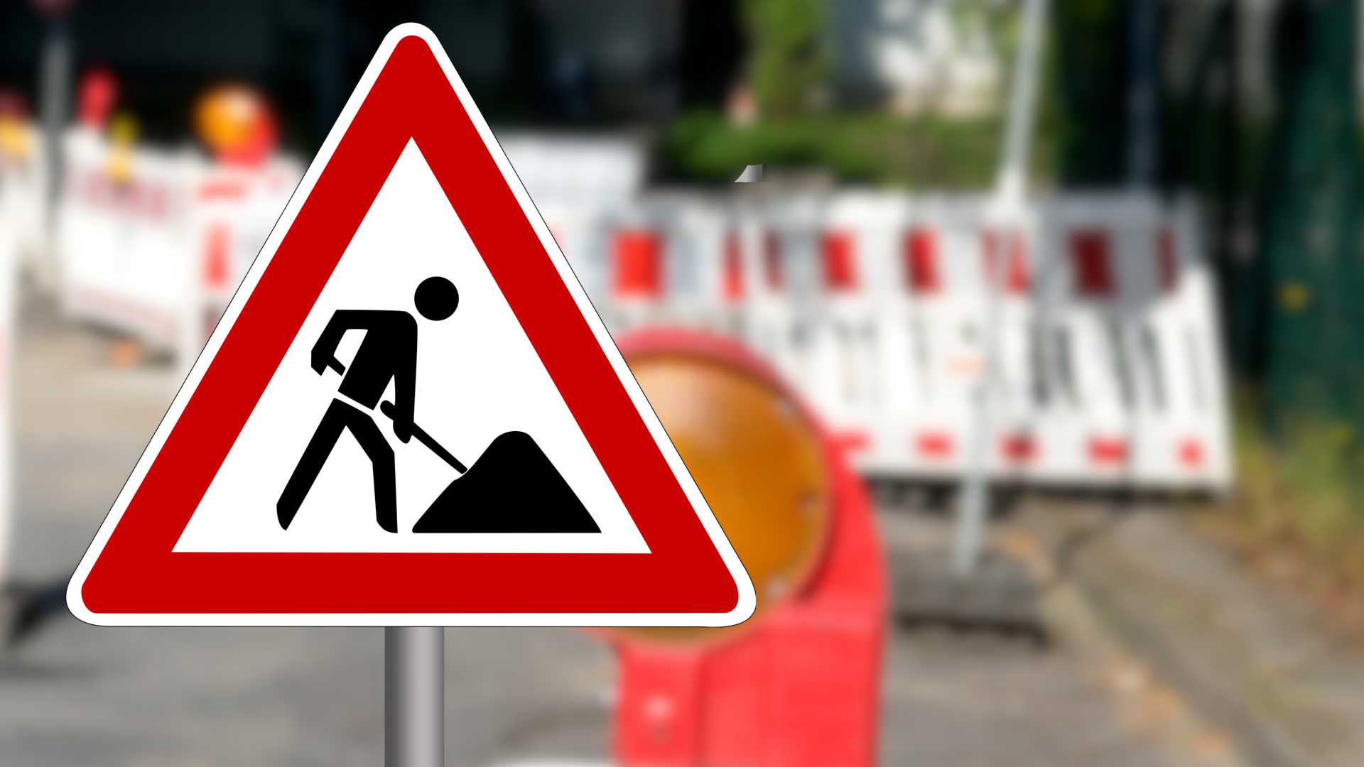 Baustelle - Die ewag kamenz bittet alle Anlieger sowie Verkehrsteilnehmer um Beachtung und bedankt sich für das Verständnis.